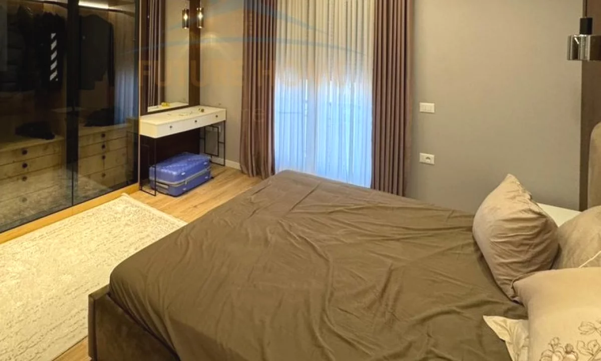 Shtepi me qera Apartament ne Tirane, 2+1, Mobilimi E mobiluar, Pagesa 1,800  Euro.