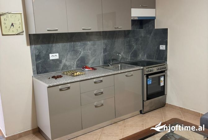 Shtepi me qera Shtepi Private ne Tirane, 1+1, Mobilimi E mobiluar, Pagesa 350  Euro.