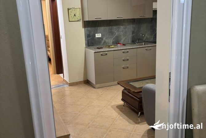 Shtepi me qera Shtepi Private ne Tirane, 1+1, Mobilimi E mobiluar, Pagesa 350  Euro.