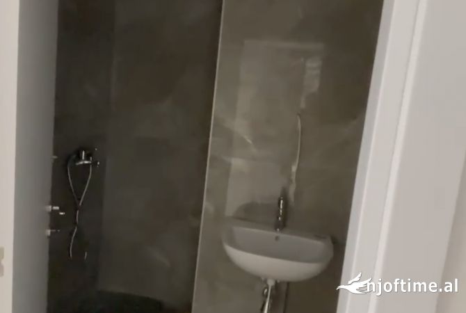 Shtepi me qera Apartament ne Tirane, 2+1, Mobilimi Bosh, pa mobiluar, Pagesa 550  Euro.