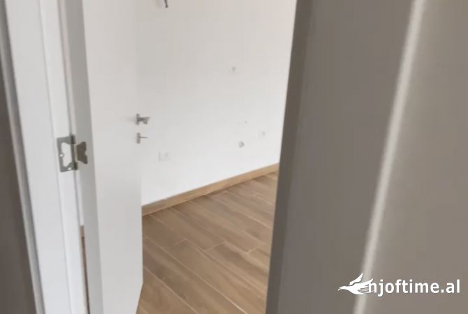 Shtepi me qera Apartament ne Tirane, 2+1, Mobilimi Bosh, pa mobiluar, Pagesa 550  Euro.