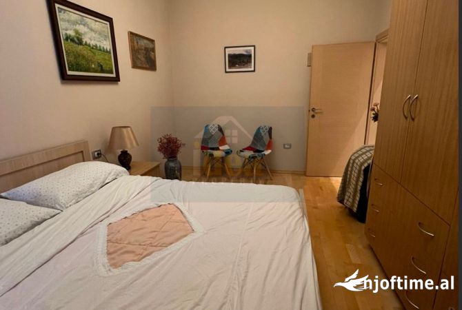 Shtepi me qera Apartament ne Tirane, 2+1, Mobilimi E mobiluar, Pagesa 600  Euro.