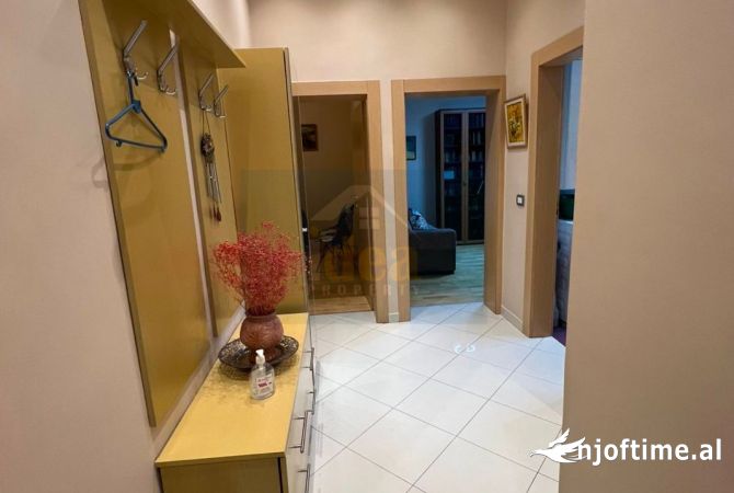 Shtepi me qera Apartament ne Tirane, 2+1, Mobilimi E mobiluar, Pagesa 600  Euro.