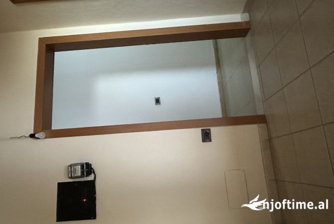 Shtepi me qera Shtepi Private ne Tirane, Garsoniere, Mobilimi Pjeserisht e mobiluar, Pagesa 25,000  Leke.