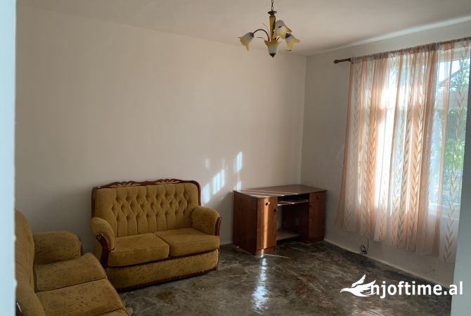 Shtepi ne shitje Shtepi Private ne Berat, 1+1, Mobilimi Bosh, pa mobiluar, Pagesa 20,000  Euro.