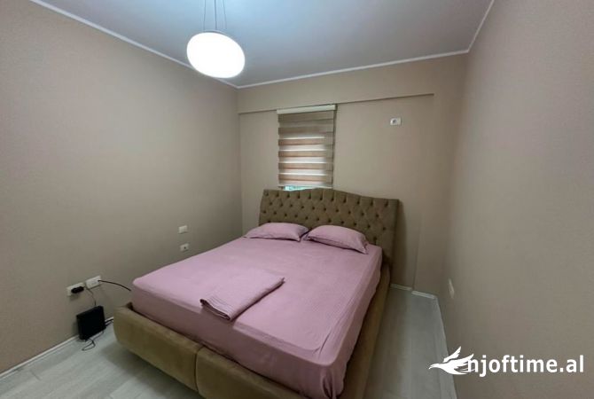 Shtepi me qera Apartament ne Tirane, 3+1, Mobilimi E mobiluar, Pagesa 1,300  Euro.