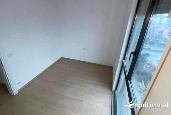 Shtepi ne shitje Apartament ne Tirane, 2+1, Mobilimi Bosh, pa mobiluar, Pagesa 141,000  Euro.