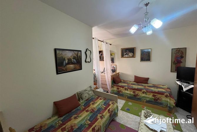 Shtepi ne shitje Apartament ne Tirane, 2+1, Mobilimi Bosh, pa mobiluar, Pagesa 218,400  Euro.