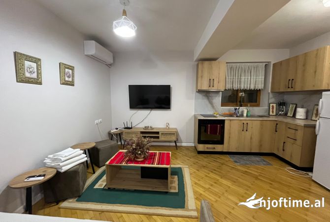 Shtepi me qera Apartament ne Tirane, 1+1, Mobilimi E mobiluar, Pagesa 500  Euro.
