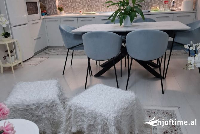 Shtepi ne shitje Apartament ne Tirane, 3+1, Mobilimi E mobiluar, Pagesa 197,000  Euro.