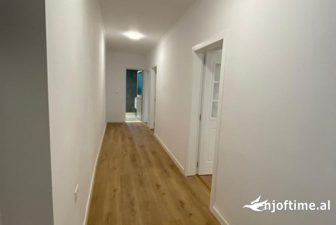 Shtepi ne shitje Apartament ne Tirane, 2+1, Mobilimi Bosh, pa mobiluar, Pagesa 185,000  Euro.
