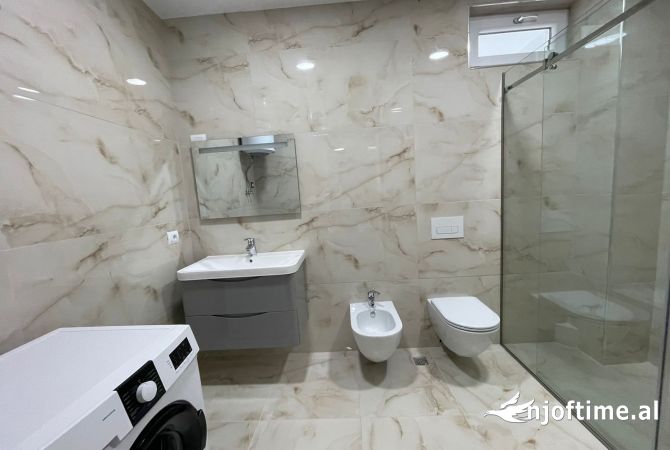 Shtepi me qera Apartament ne Tirane, 2+1, Mobilimi E mobiluar, Pagesa 900  Euro.