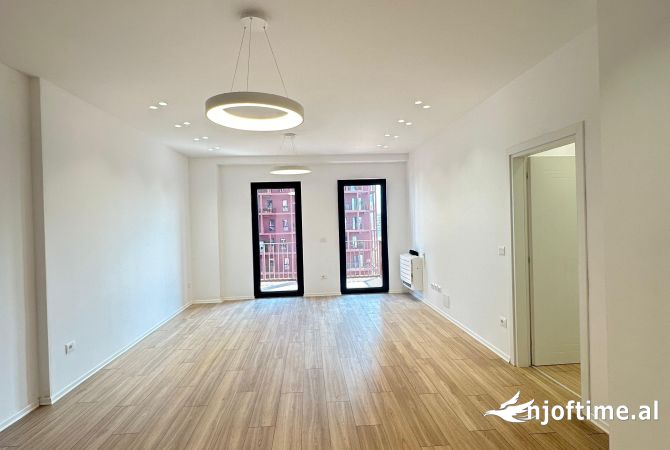 Ambient biznesi me qera 3+1 ne Tirane - 1,600 Euro