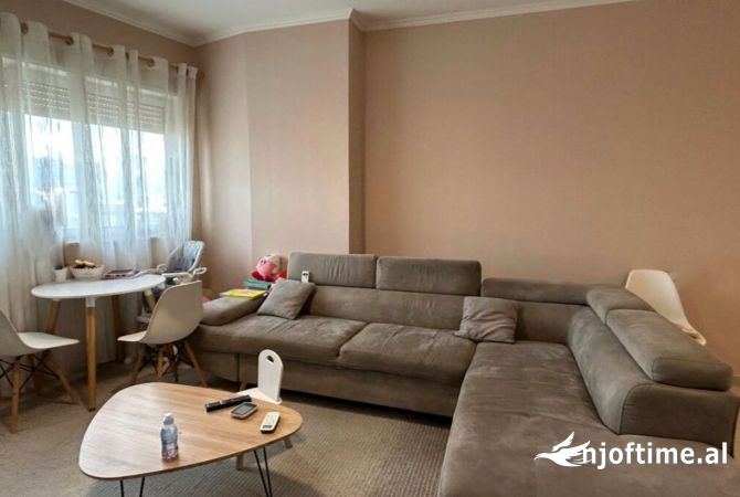 Shtepi me qera Apartament ne Tirane, 1+1, Mobilimi E mobiluar, Pagesa 550  Euro.