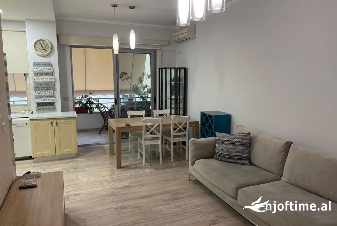 APARTAMENT ME QERA TE LIQENI THATE 2+1+2 