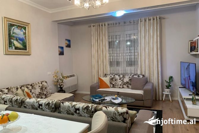 Shtepi me qera Duplex(shtepi me 2 kate) ne Tirane, 3+1, Mobilimi E mobiluar, Pagesa 700  Euro.