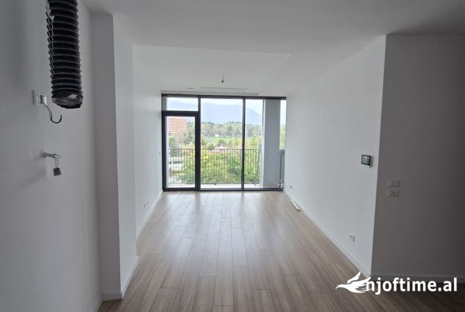 APARTAMENT ME QERA E SHFRYTEZUESHME PER ZYRA TE LAKE VIEW 