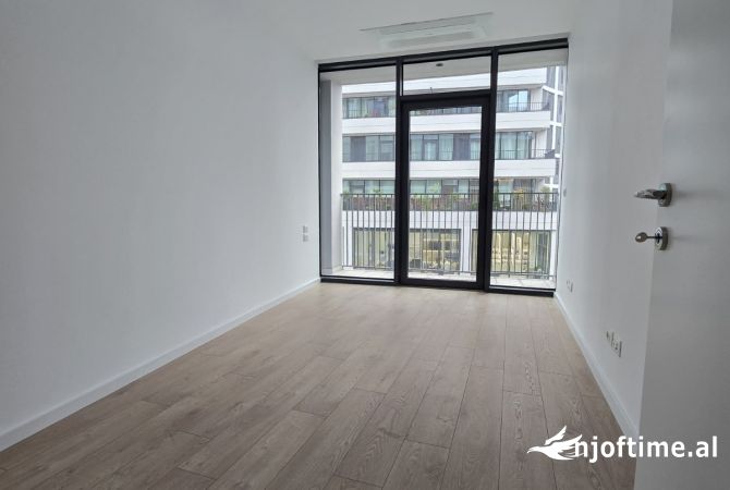 AMBIENT BIZNESI ME QERA TE LAKE VIEW 