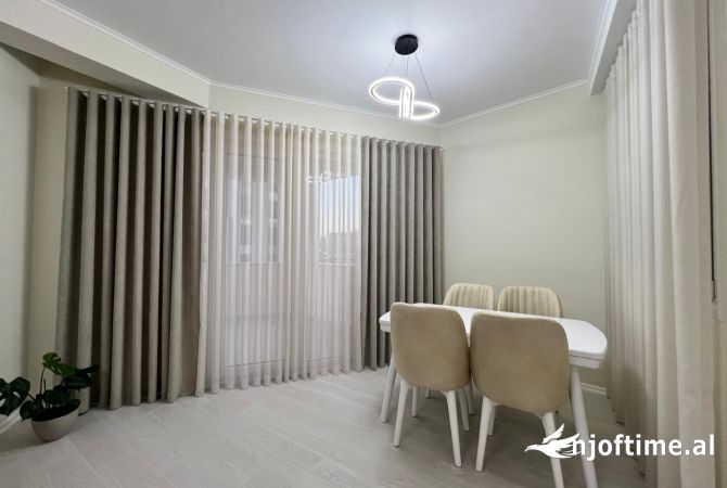 Shtepi me qera Apartament ne Tirane, 2+1, Mobilimi E mobiluar, Pagesa 750  Euro.