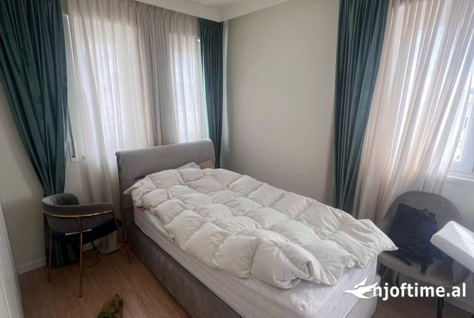 Shtepi me qera Apartament ne Tirane, 2+1, Mobilimi E mobiluar, Pagesa 900  Euro.