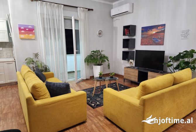 Shtepi me qera 2+1 ne Tirane - 800 Euro