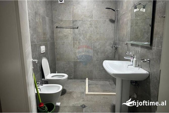 Shtepi me qera Apartament ne Tirane, 2+1, Mobilimi E mobiluar, Pagesa 700  Euro.
