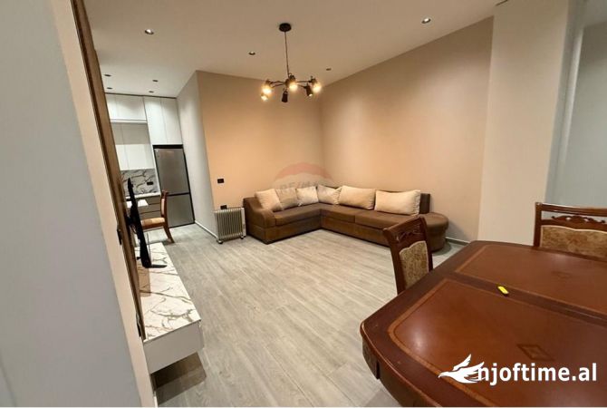 Shtepi me qera 2+1 ne Tirane - 450 Euro