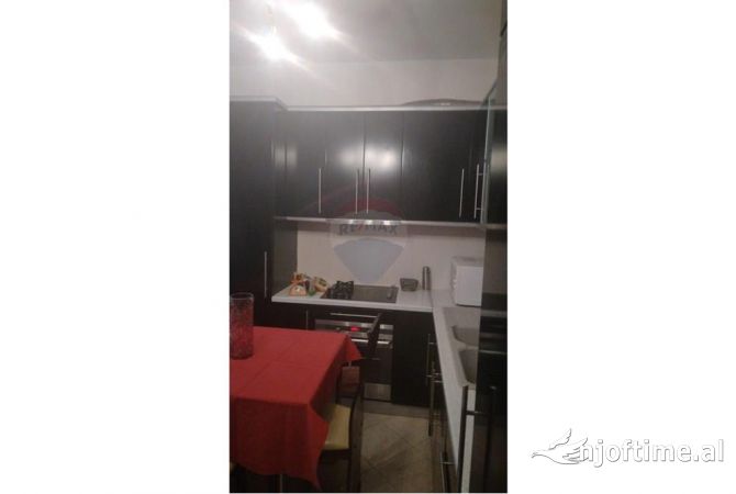 Shtepi me qera 1+1 ne Tirane - 40,000 Leke