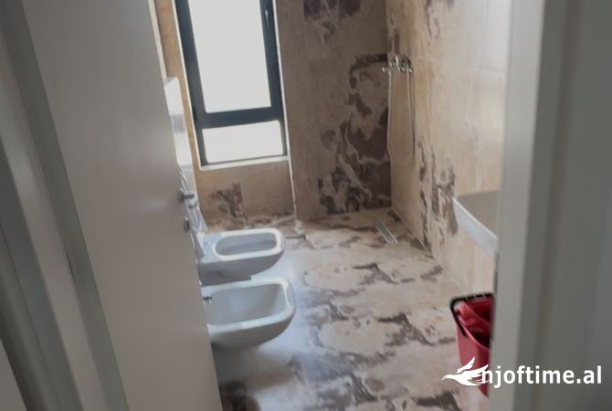 Shtepi me qera Apartament ne Tirane, 2+1, Mobilimi E mobiluar, Pagesa 60,000  Leke.