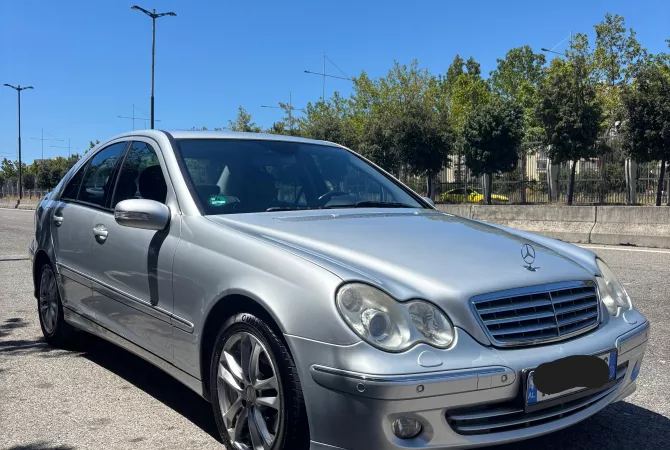 Auto in Vendita  a Durazzo - 4,200 Euro