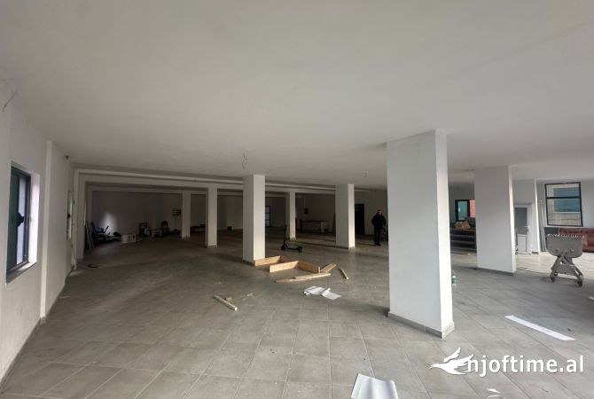 Ambient biznesi me qera 2+1 ne Tirane - 2,000 Euro