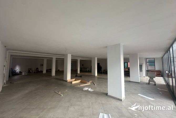 Ambient biznesi me qera 2+1 ne Tirane - 2,000 Euro