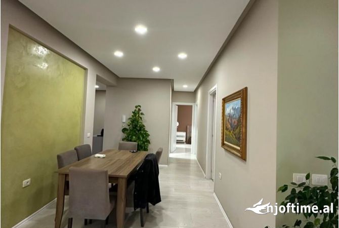 Shtepi me qera 3+1 ne Tirane - 1,300 Euro