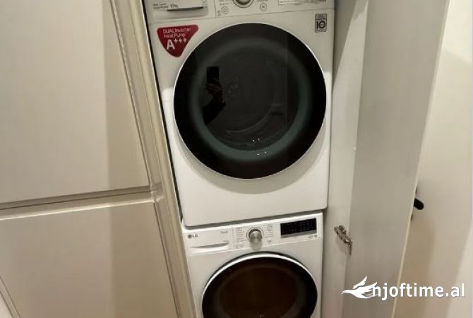 Shtepi ne shitje Apartament ne Tirane, 3+1, Mobilimi E mobiluar, Pagesa 416,000  Euro.