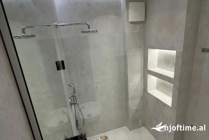 Shtepi ne shitje Apartament ne Tirane, 3+1, Mobilimi E mobiluar, Pagesa 416,000  Euro.