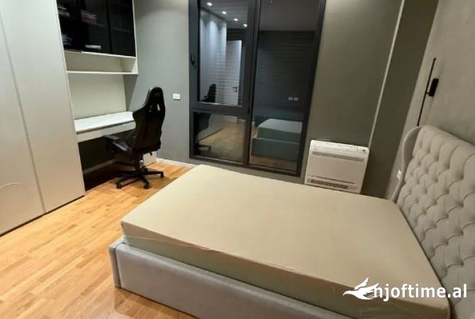 Shtepi ne shitje Apartament ne Tirane, 3+1, Mobilimi E mobiluar, Pagesa 416,000  Euro.