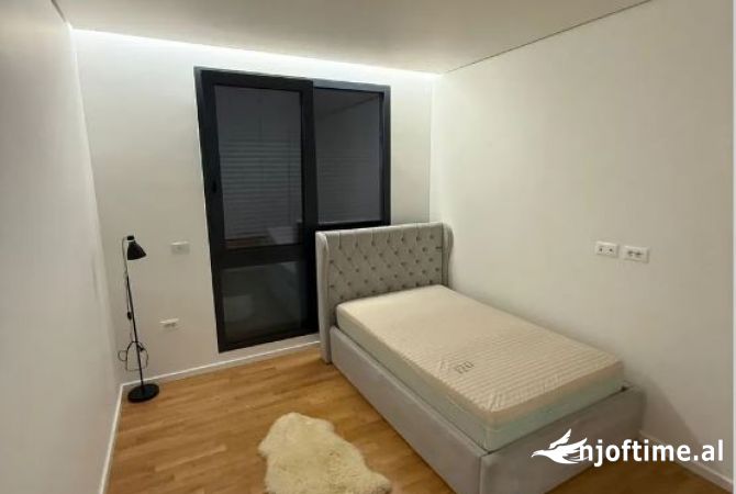 Shtepi ne shitje Apartament ne Tirane, 3+1, Mobilimi E mobiluar, Pagesa 416,000  Euro.