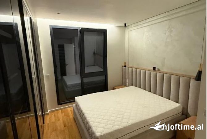Shtepi ne shitje Apartament ne Tirane, 3+1, Mobilimi E mobiluar, Pagesa 416,000  Euro.
