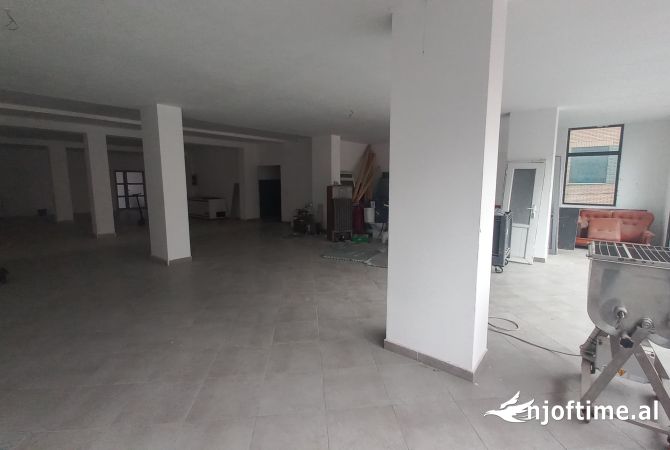 Ambient biznesi me qera 1+1 ne Tirane - 1,560 Euro