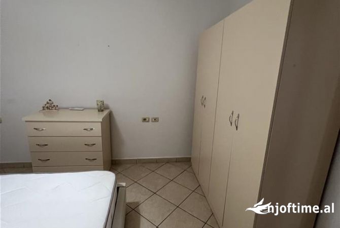 Shtepi me qera Apartament ne Tirane, 2+1, Mobilimi E mobiluar, Pagesa 700  Euro.