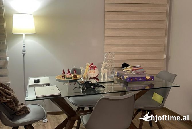 Shtepi me qera Apartament ne Tirane, 2+1, Mobilimi E mobiluar, Pagesa 800  Euro.