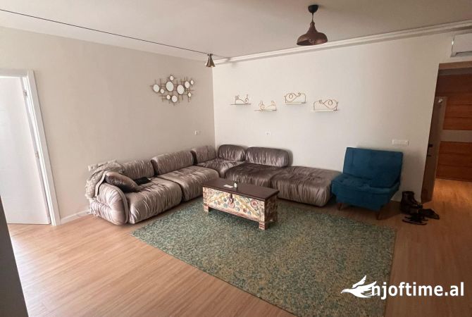 Shtepi me qera 2+1 ne Tirane - 900 Euro