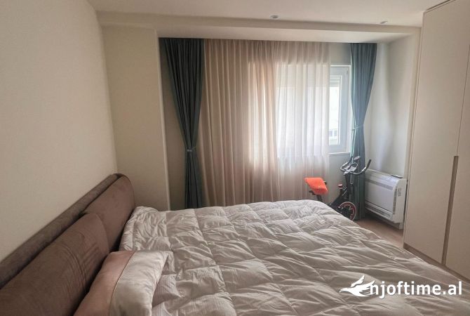 Shtepi me qera Apartament ne Tirane, 2+1, Mobilimi E mobiluar, Pagesa 900  Euro.