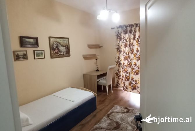 Shtepi me qera Apartament ne Tirane, 2+1, Mobilimi E mobiluar, Pagesa 550  Euro.