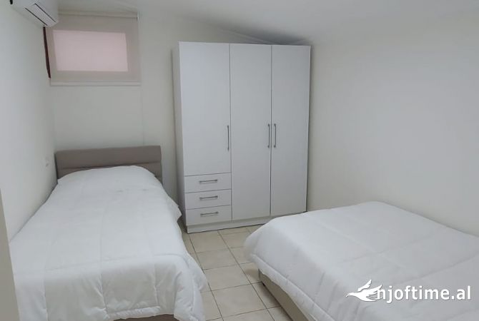 Shtepi me qera Shtepi Private ne Tirane, 2+1, Mobilimi E mobiluar, Pagesa 65,000  Leke.