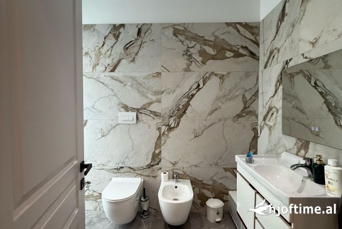 Shtepi me qera Apartament ne Tirane, 2+1, Mobilimi E mobiluar, Pagesa 1,700  Euro.