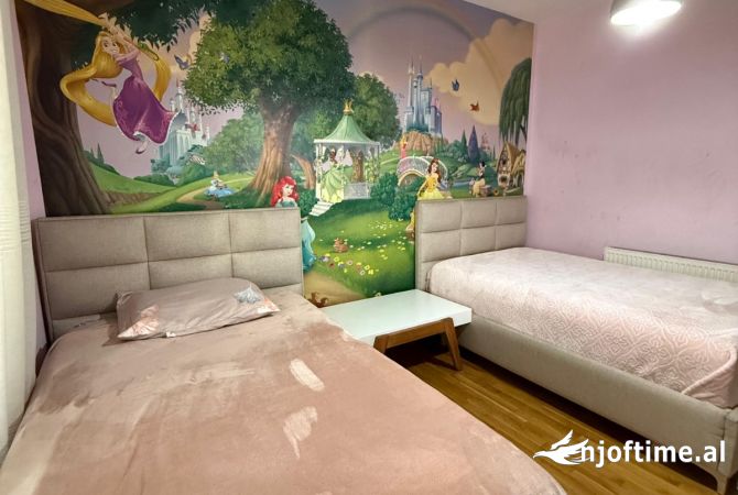 Shtepi ne shitje Apartament ne Tirane, 3+1, Mobilimi E mobiluar, Pagesa 310,000  Euro.