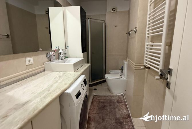 Shtepi ne shitje Apartament ne Tirane, 3+1, Mobilimi E mobiluar, Pagesa 310,000  Euro.