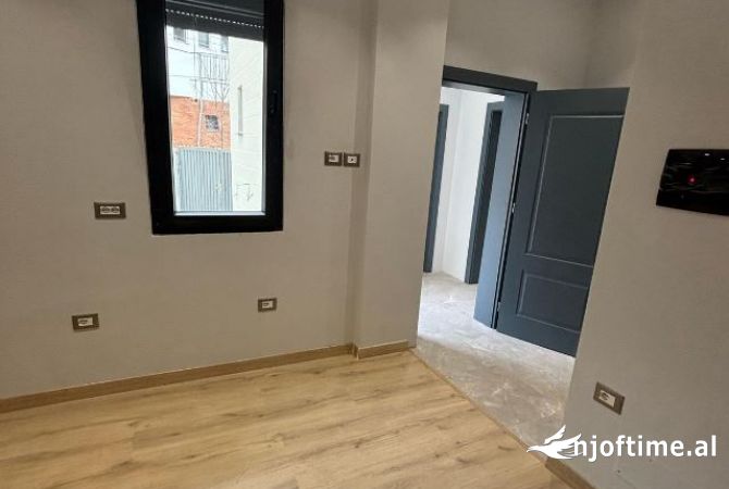 Shtepi me qera 2+1 ne Tirane - 1,100 Euro