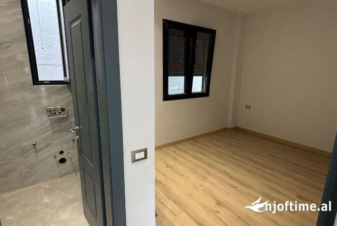 Shtepi me qera 2+1 ne Tirane - 1,100 Euro
